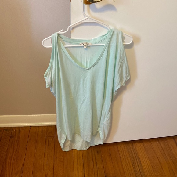 Open shoulder top - Picture 1 of 3